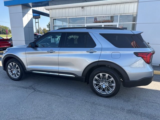 Used 2025 Ford Explorer Active w/ Active Comfort Package image 10