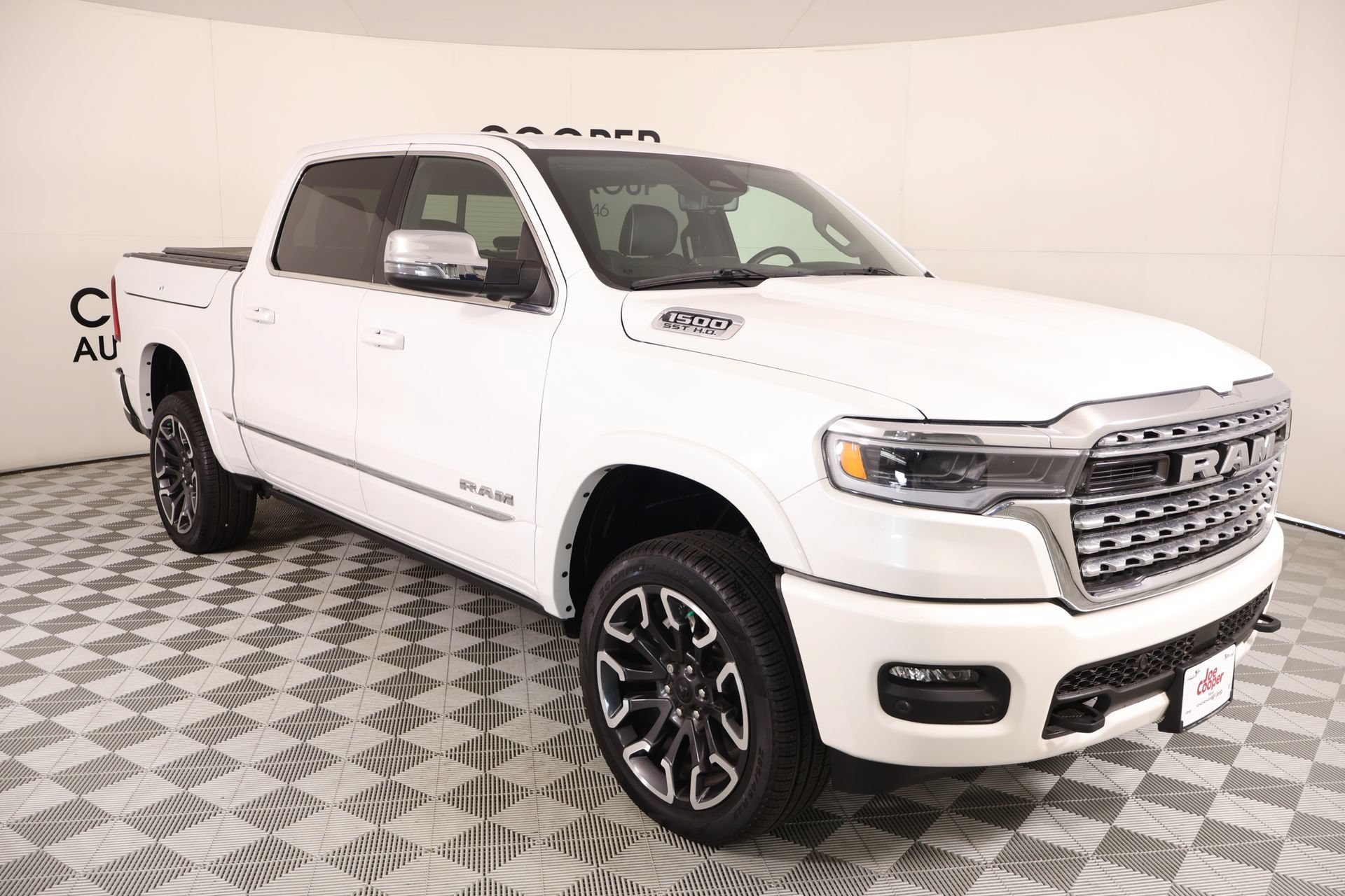 Used 2025 RAM 1500 Limited AWD/4WD image 1