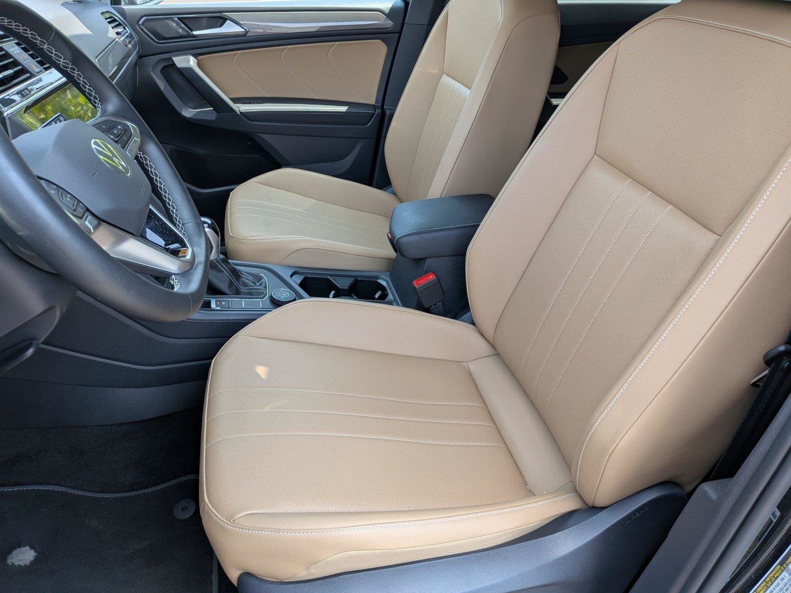 Used 2023 Volkswagen Tiguan SE w/ Panoramic Sunroof Package AWD/4WD image 14