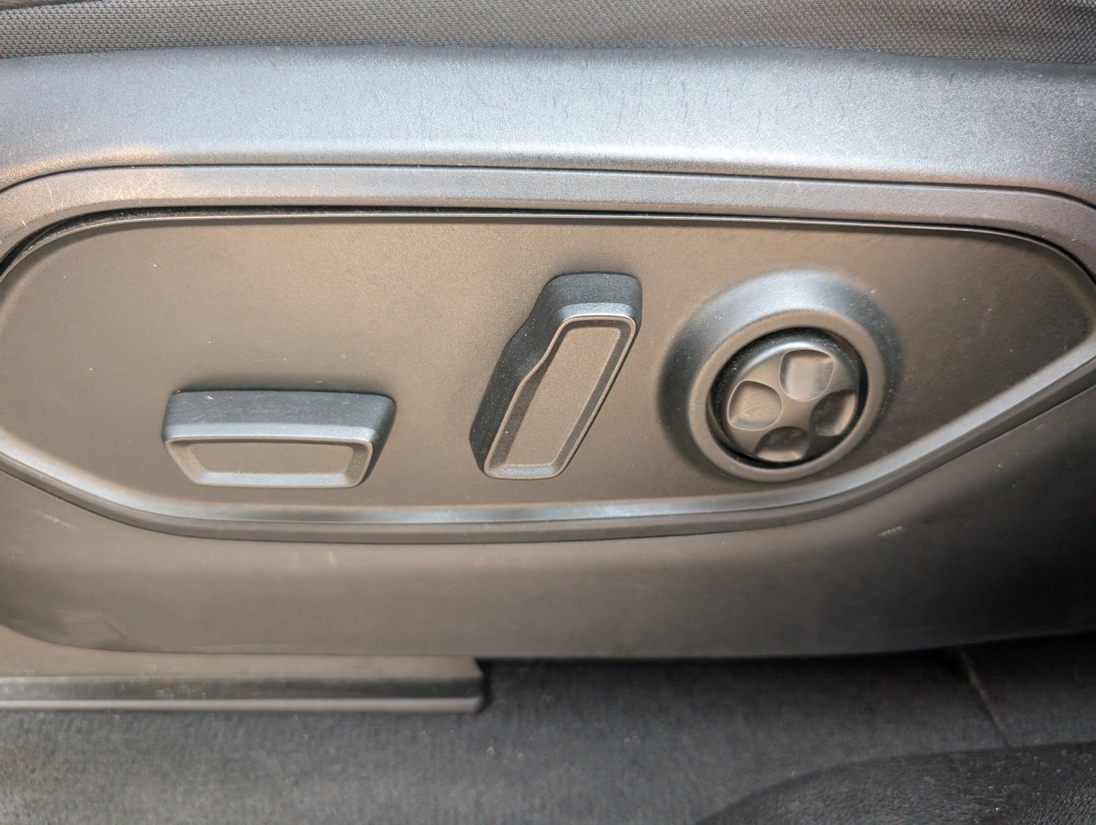 Certified 2024 Jeep Grand Cherokee L Laredo image 16