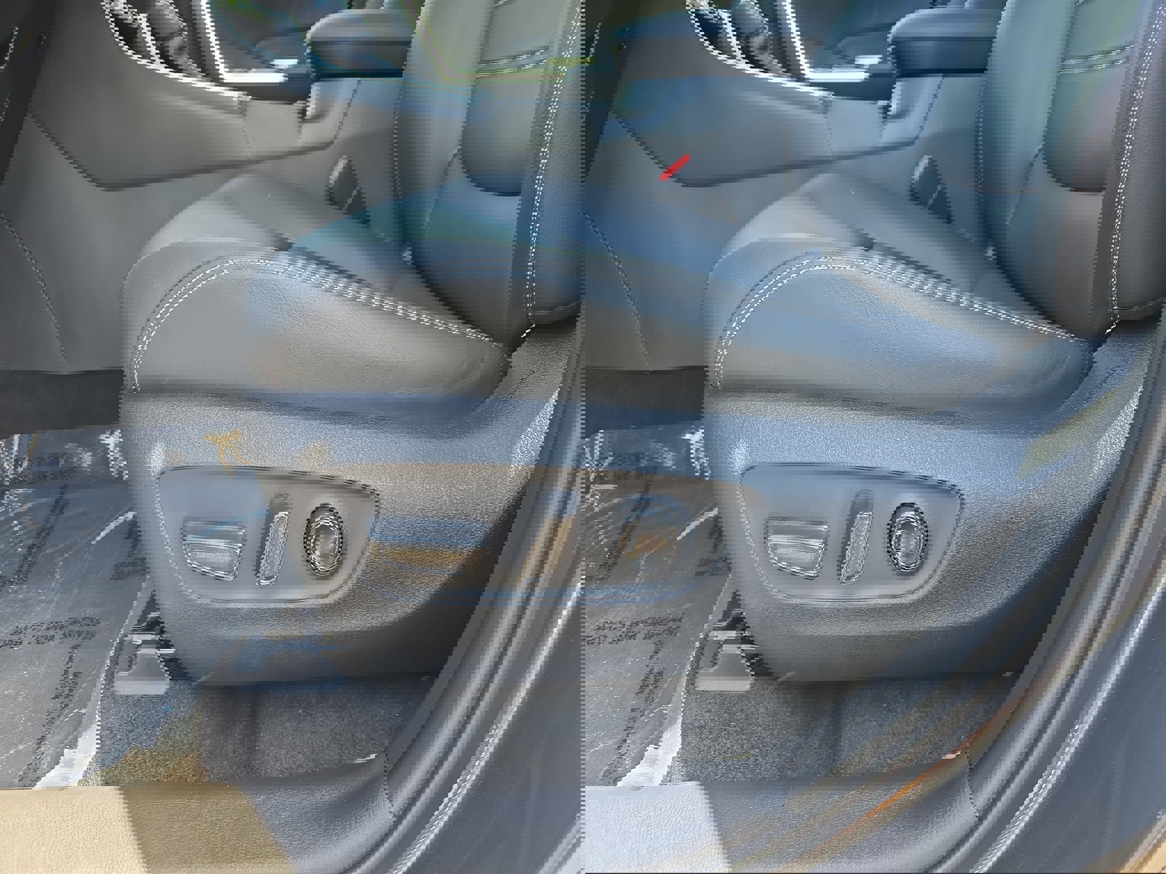 Used 2023 Toyota RAV4 XLE Premium FWD image 30