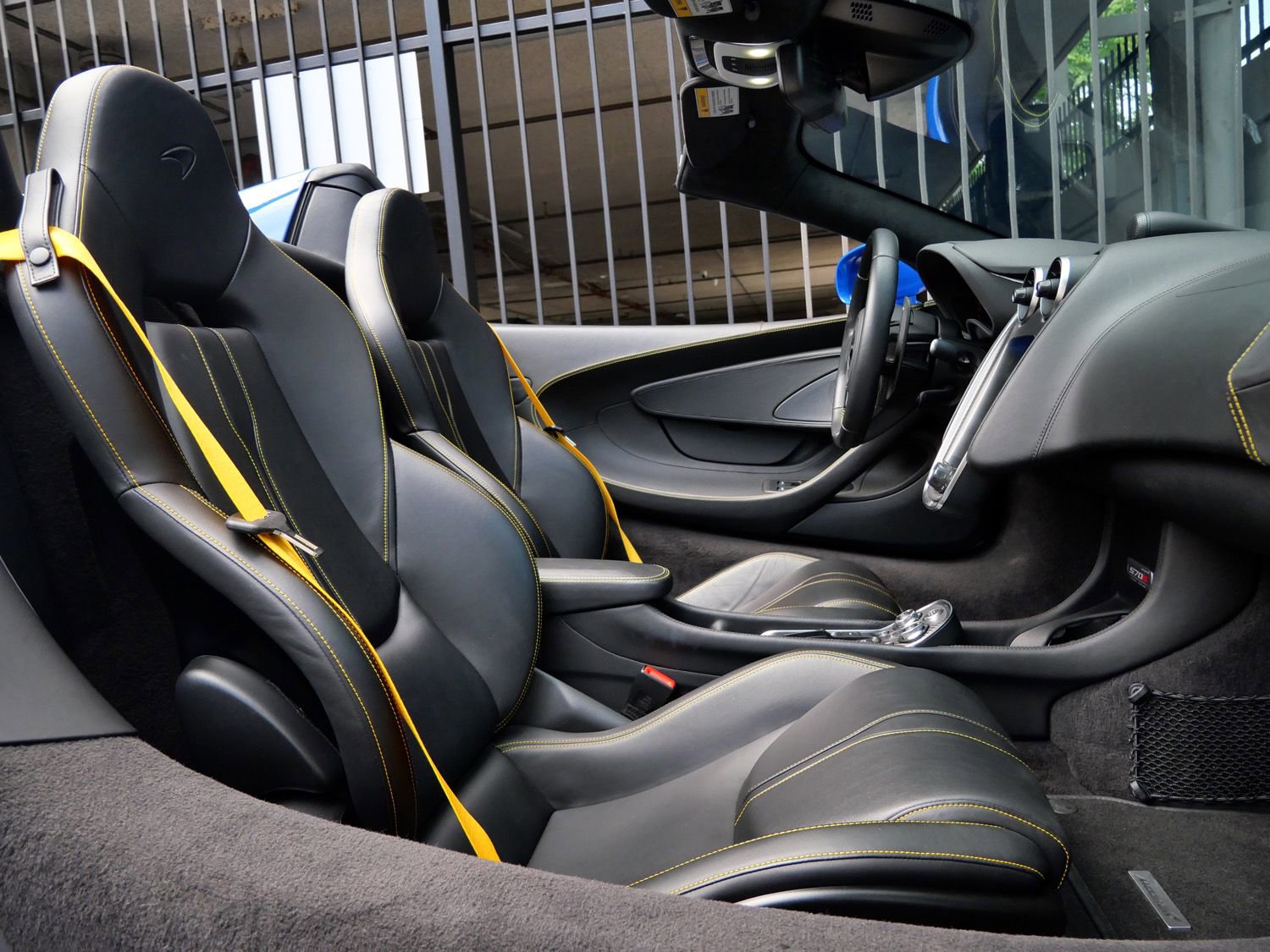 Used 2020 McLaren 570S Spider RWD image 11