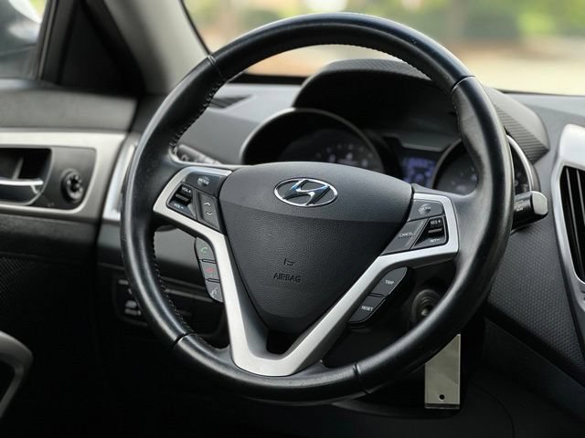 Used 2017 Hyundai Veloster FWD image 26