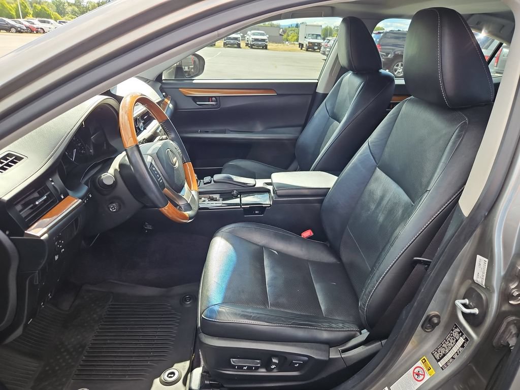 Used 2015 Lexus ES 300h w/ Navigation System Package FWD image 21