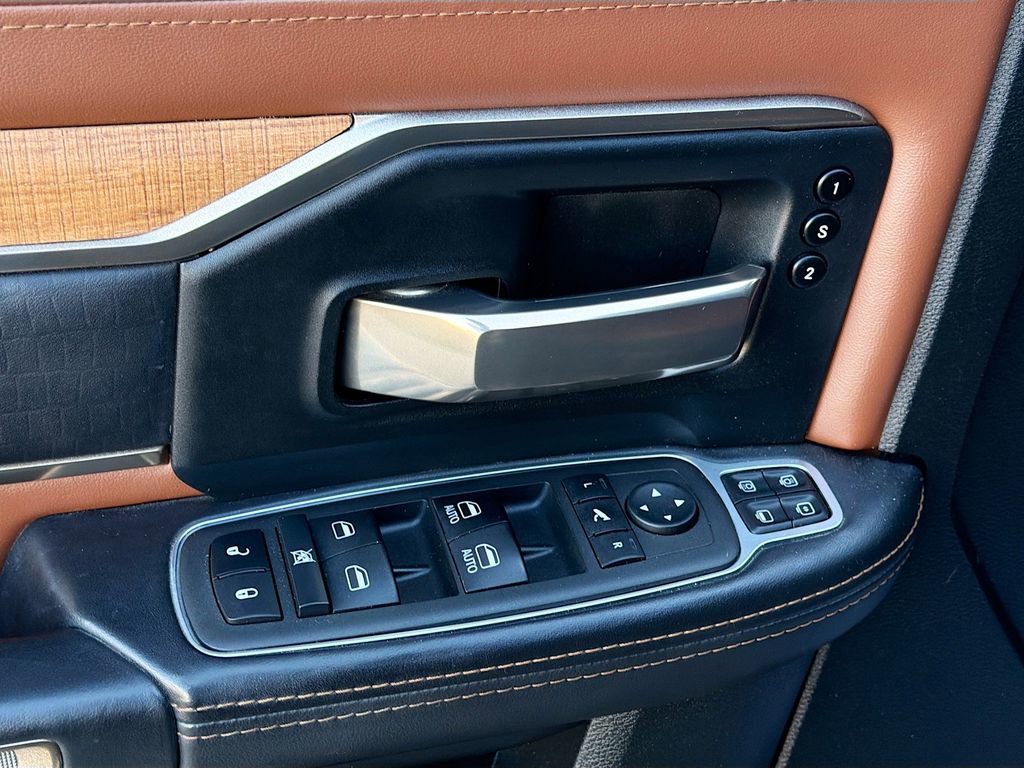 Used 2024 RAM 3500 Limited image 17