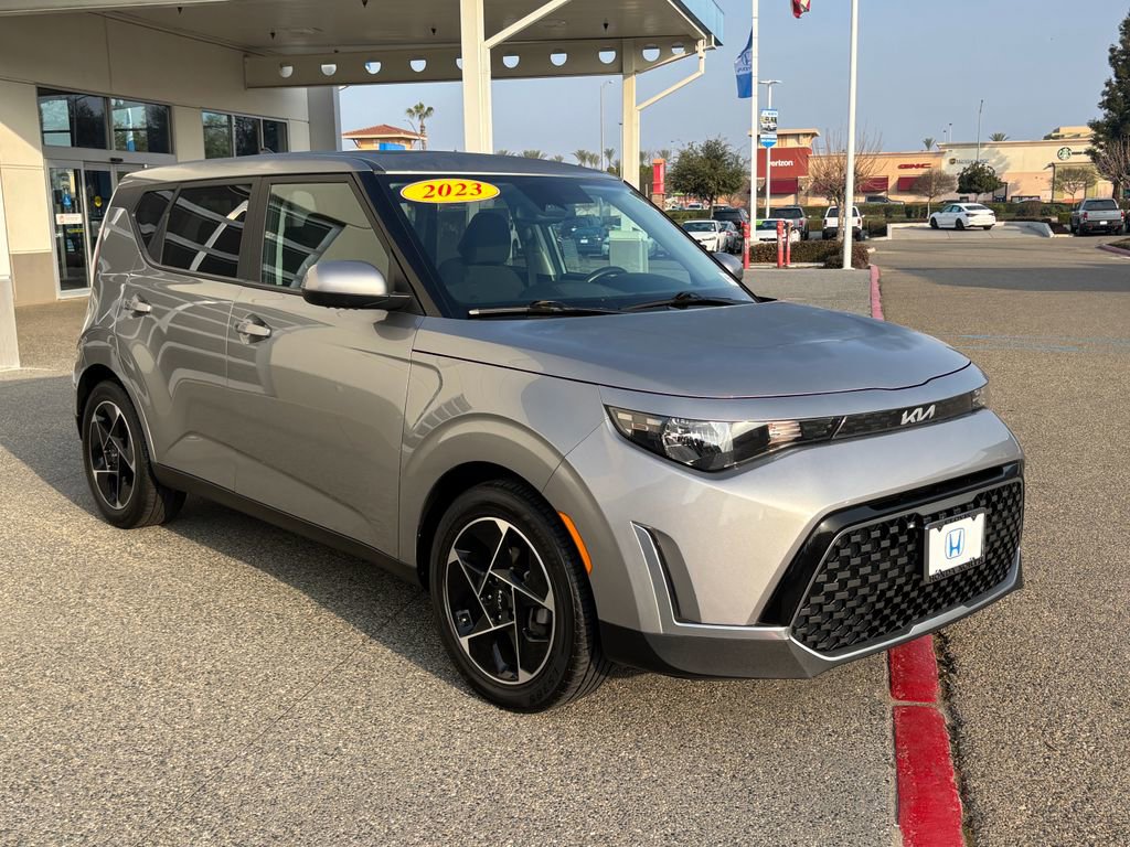 Used 2023 Kia Soul EX image 3