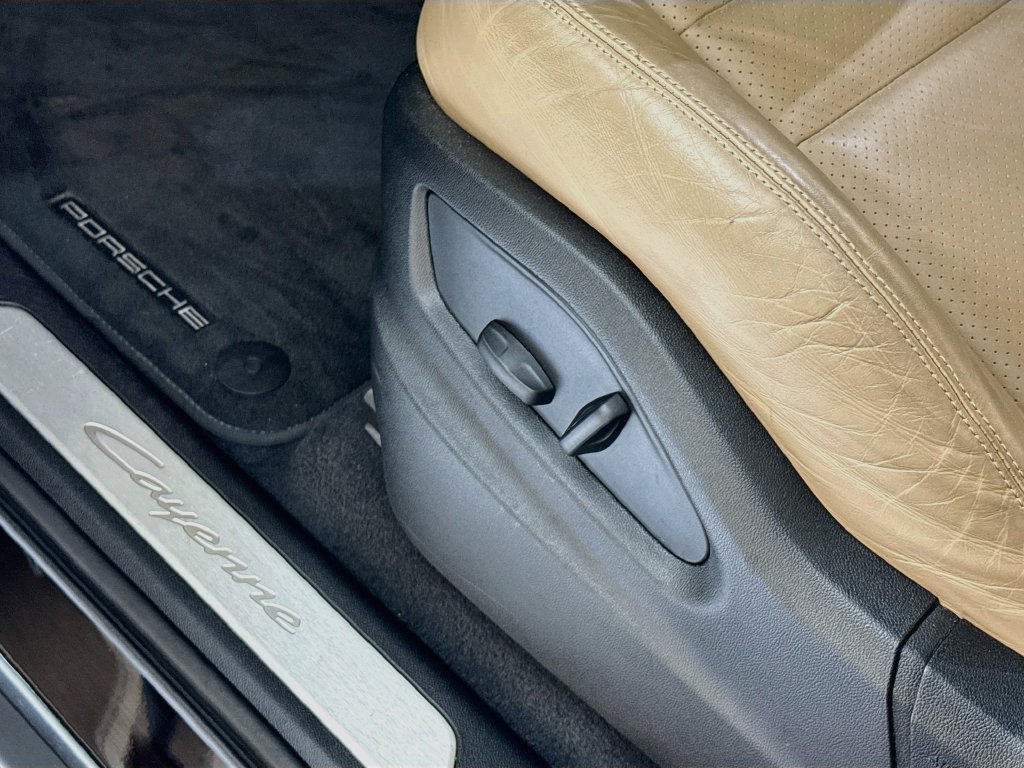 Certified 2024 Porsche Cayenne AWD/4WD image 25