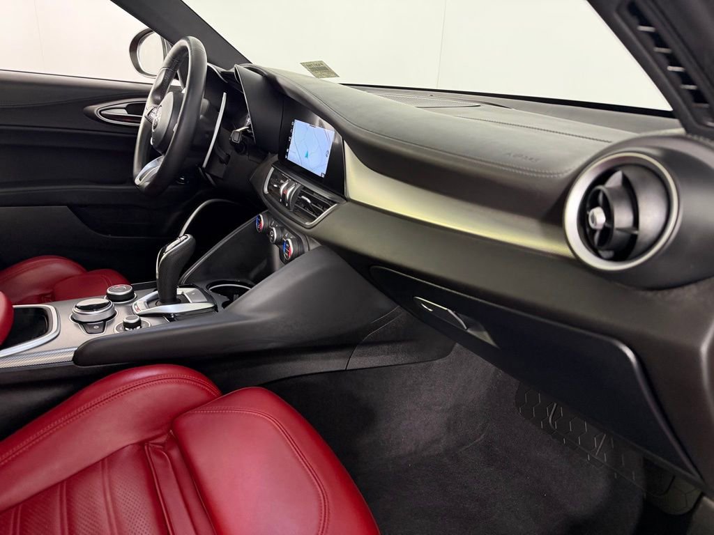 Used 2023 Alfa Romeo Giulia Veloce image 32