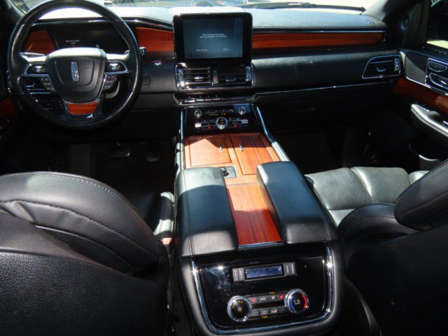 Used 2019 Lincoln Navigator Select image 23