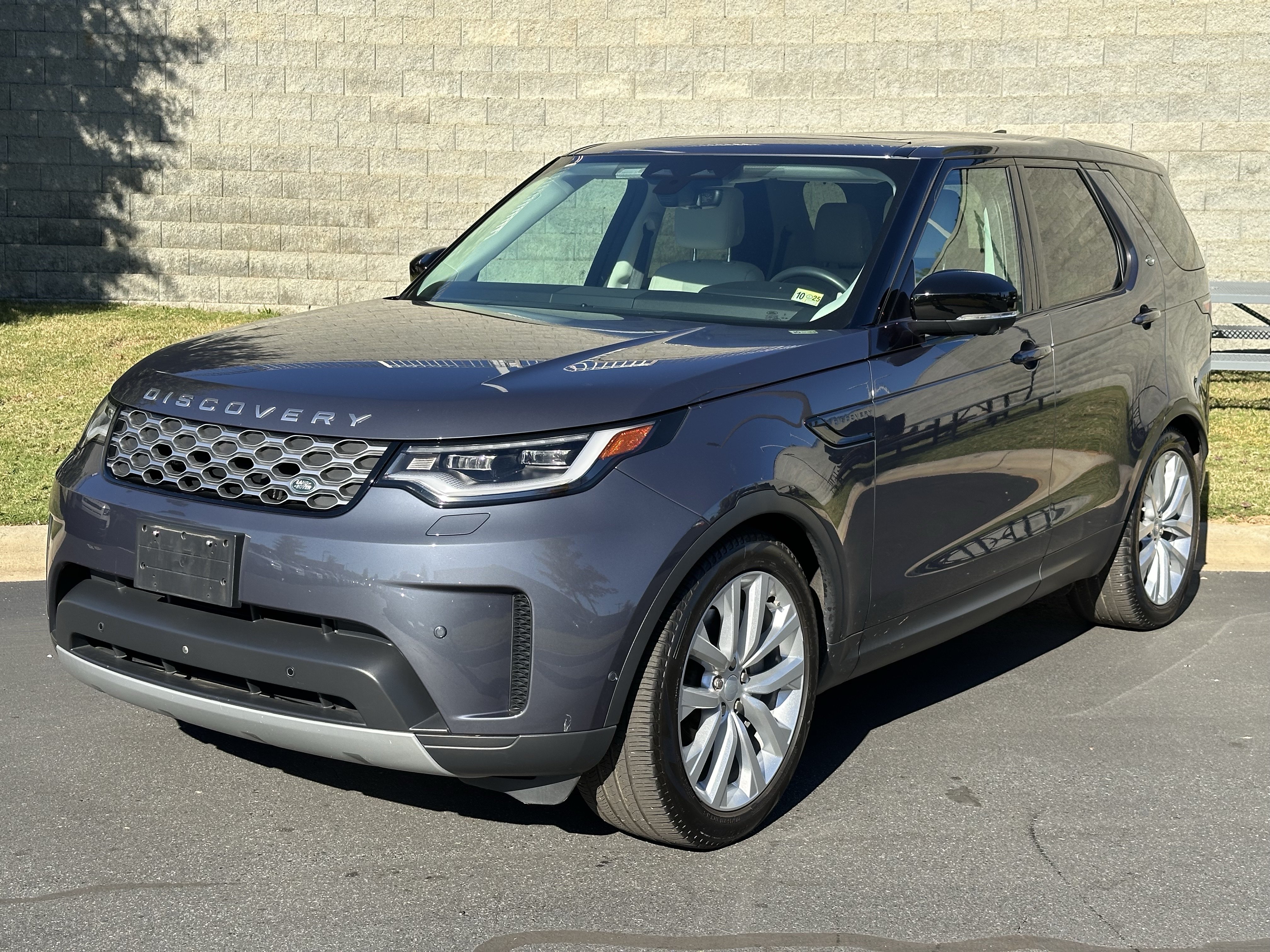 Used 2024 Land Rover Discovery S AWD/4WD image 2