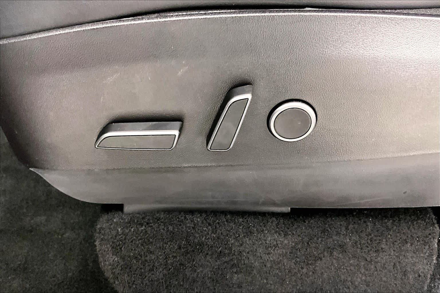 Used 2022 Tesla Model Y Performance AWD/4WD image 33