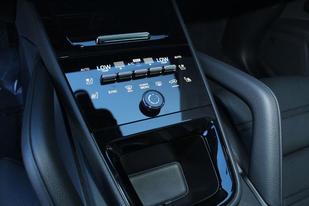 Certified 2025 Porsche Cayenne Coupe AWD/4WD image 17