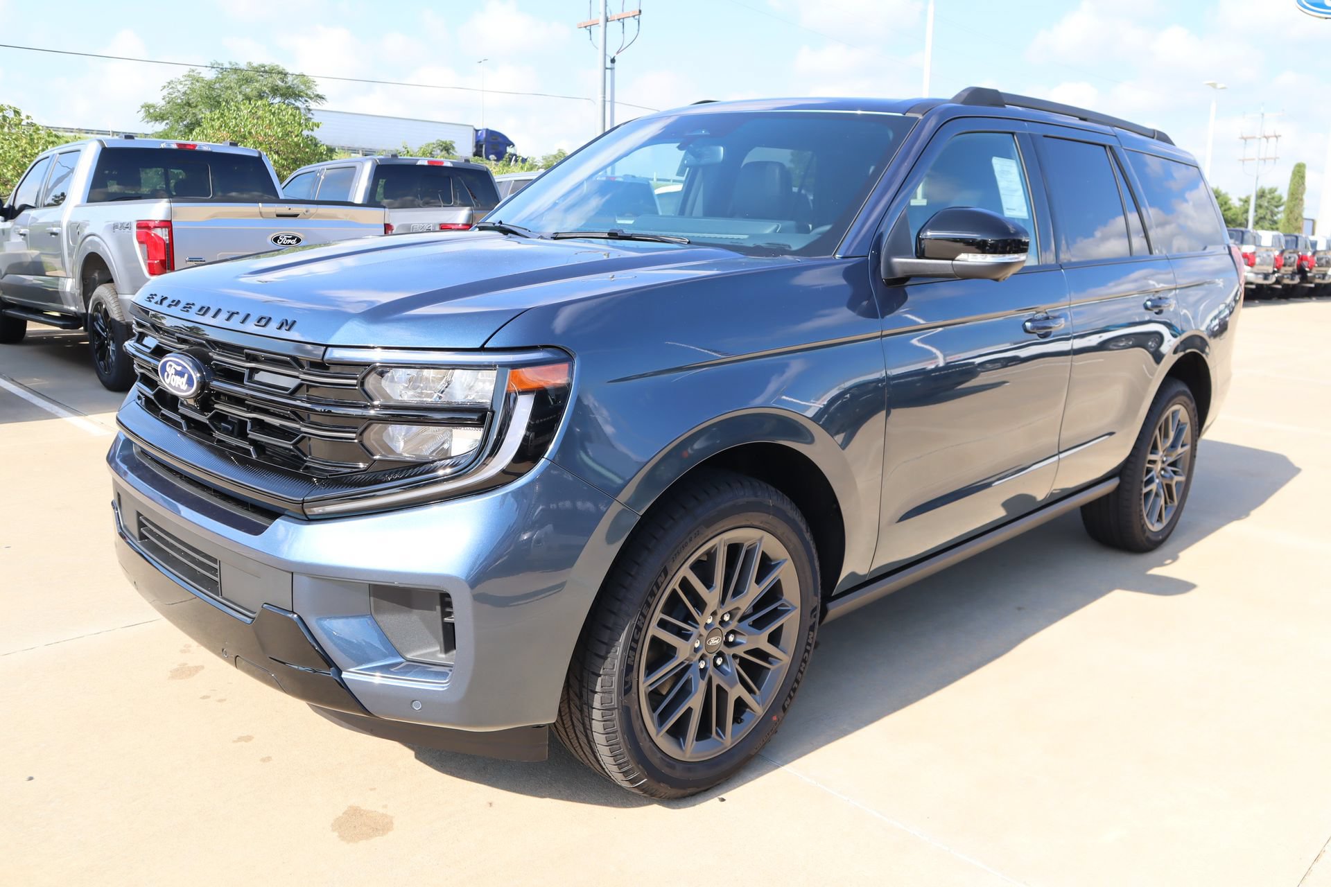 New 2027 Ford Expedition Platinum w/ Stealth Appearance Package AWD/4WD image 13