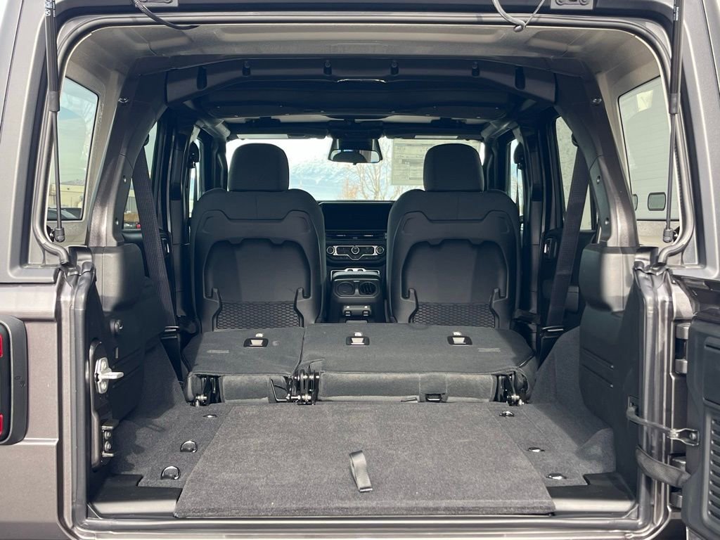 New 2026 Jeep Wrangler Unlimited Rubicon w/ Xtreme 35 Tire Package image 29