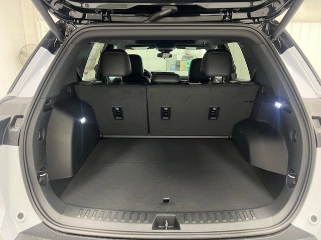 New 2026 Chevrolet Equinox RS w/ Convenience Package III AWD/4WD image 18