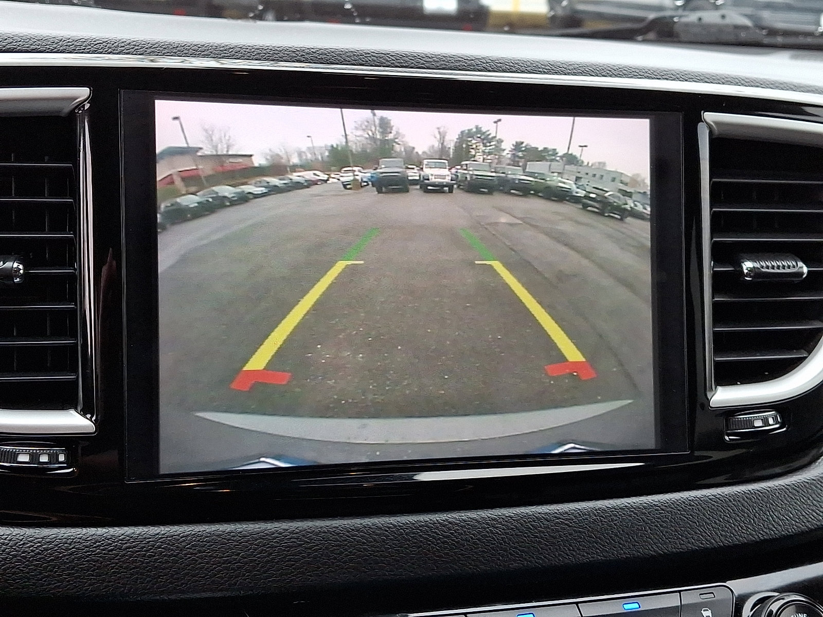 Used 2023 Chrysler Pacifica Touring-L image 19