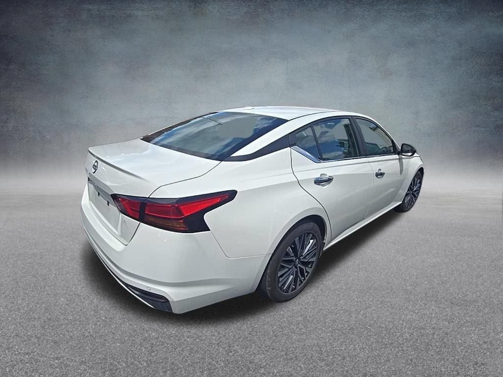 Used 2025 Nissan Altima 2.5 SV FWD image 7