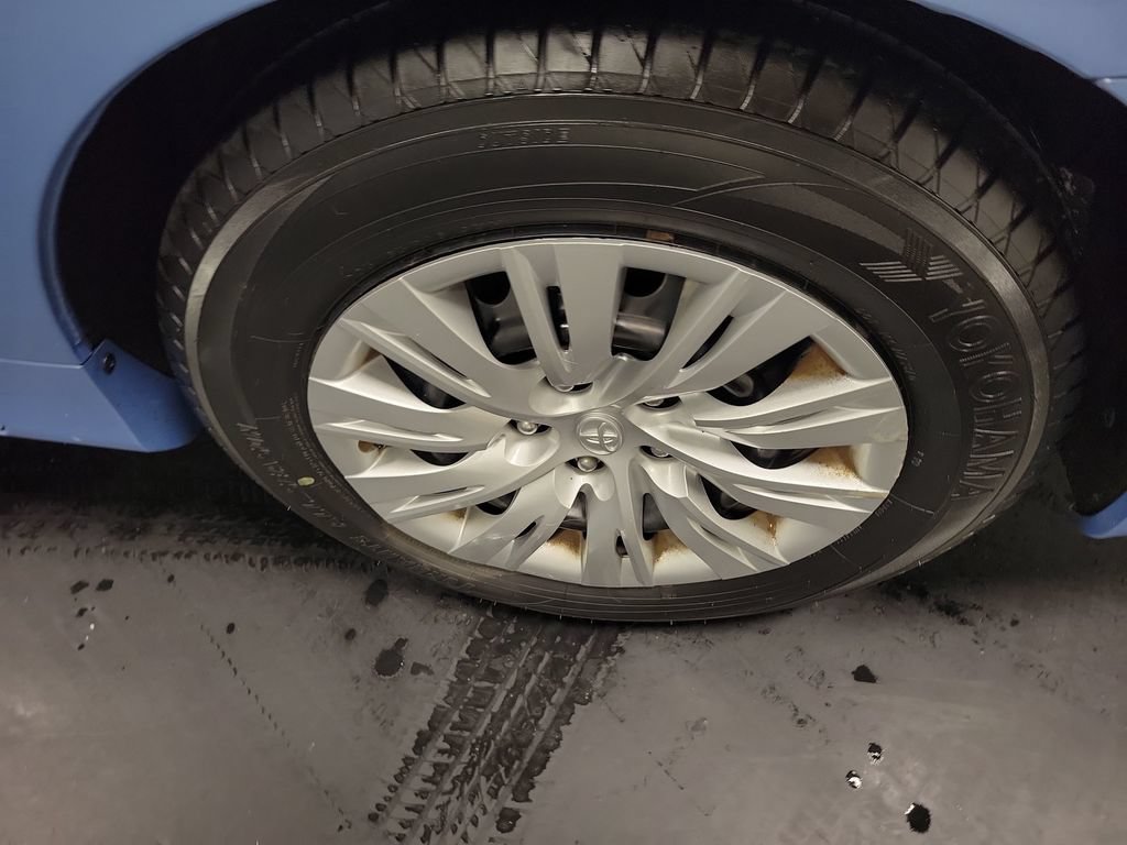 Used 2014 Toyota Camry LE FWD image 12