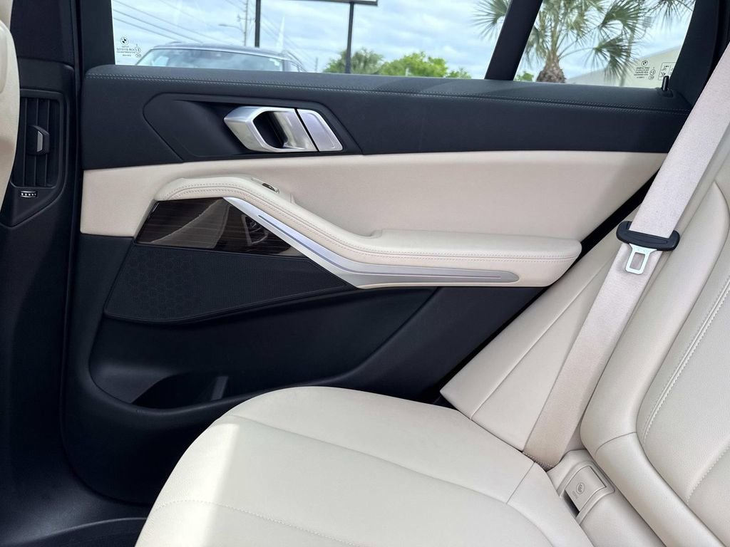Used 2020 BMW X5 xDrive40i w/ Premium Package image 16