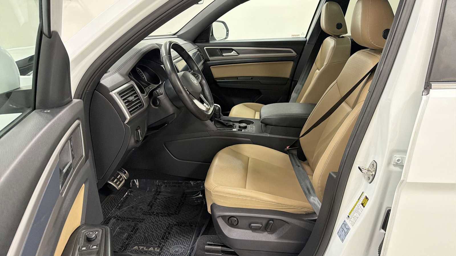 Used 2020 Volkswagen Atlas Cross Sport SE image 13