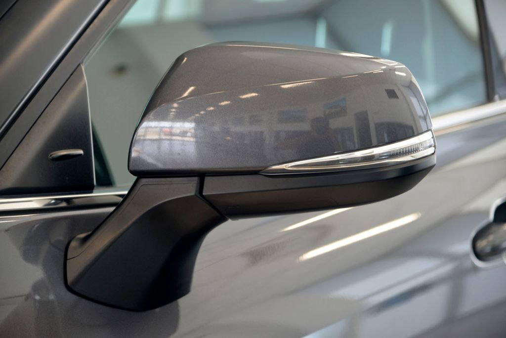 Used 2021 Toyota Highlander LE image 12