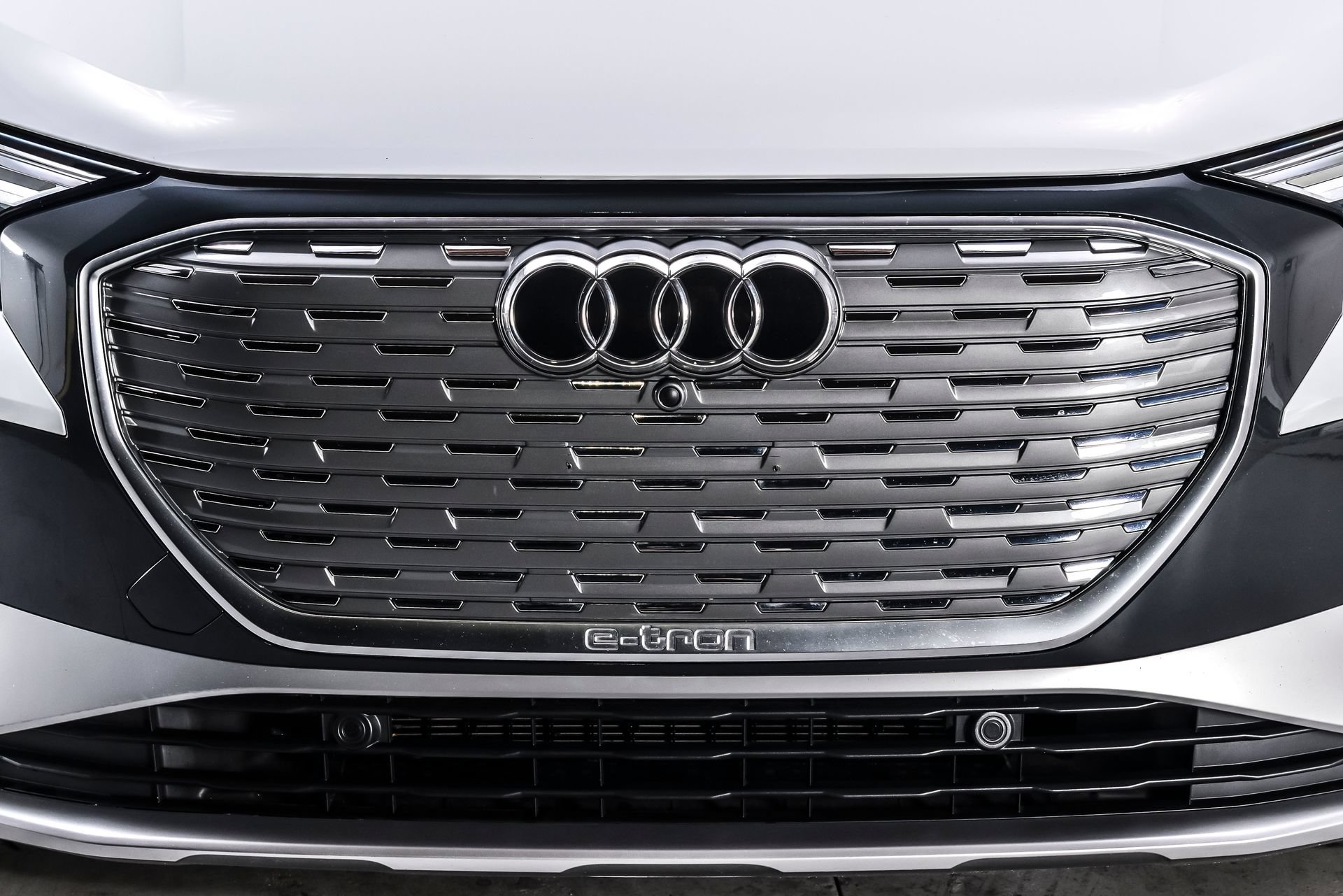 Used 2024 Audi Q4 e-tron Premium Plus AWD/4WD image 4