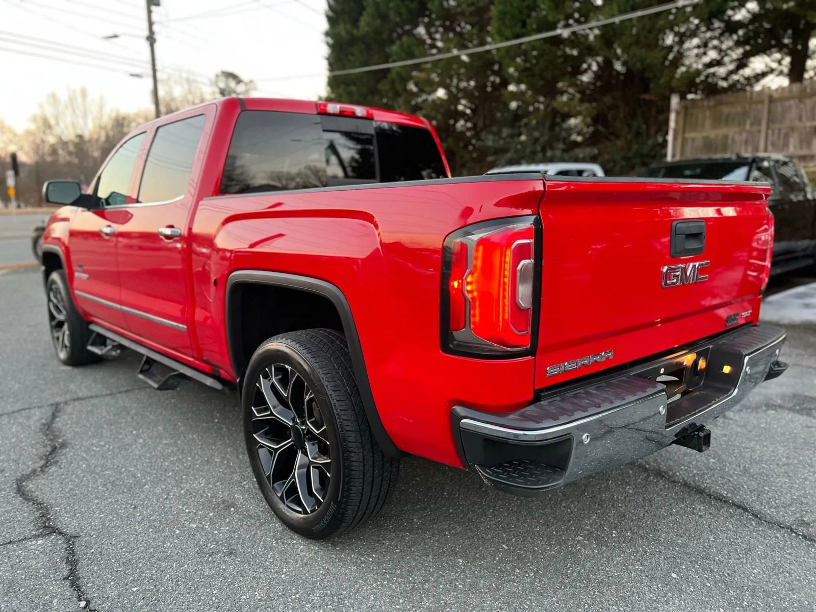 Used 2017 GMC Sierra 1500 SLT image 3