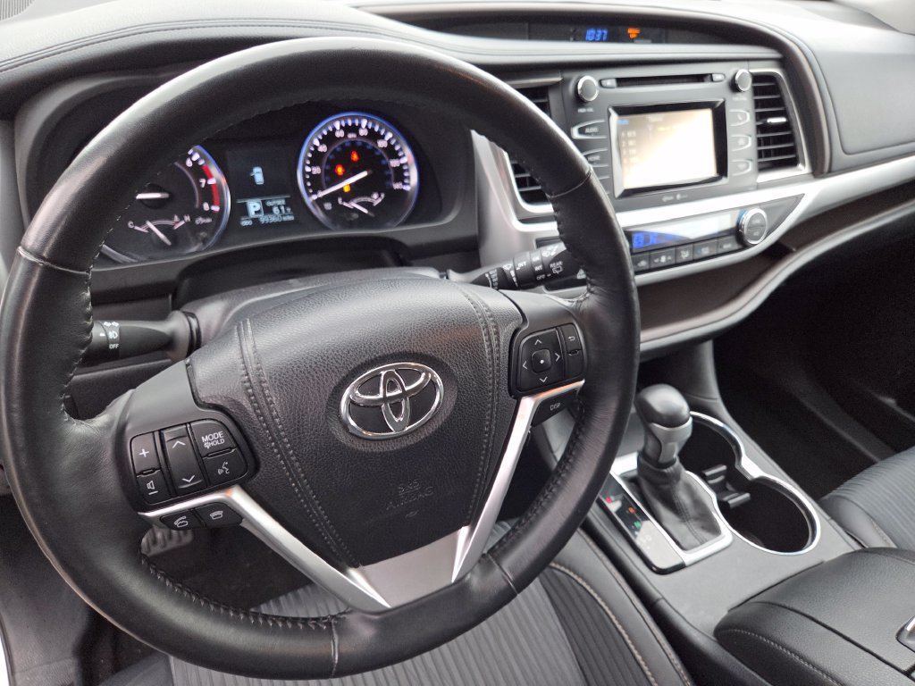 Used 2015 Toyota Highlander Plus FWD image 35