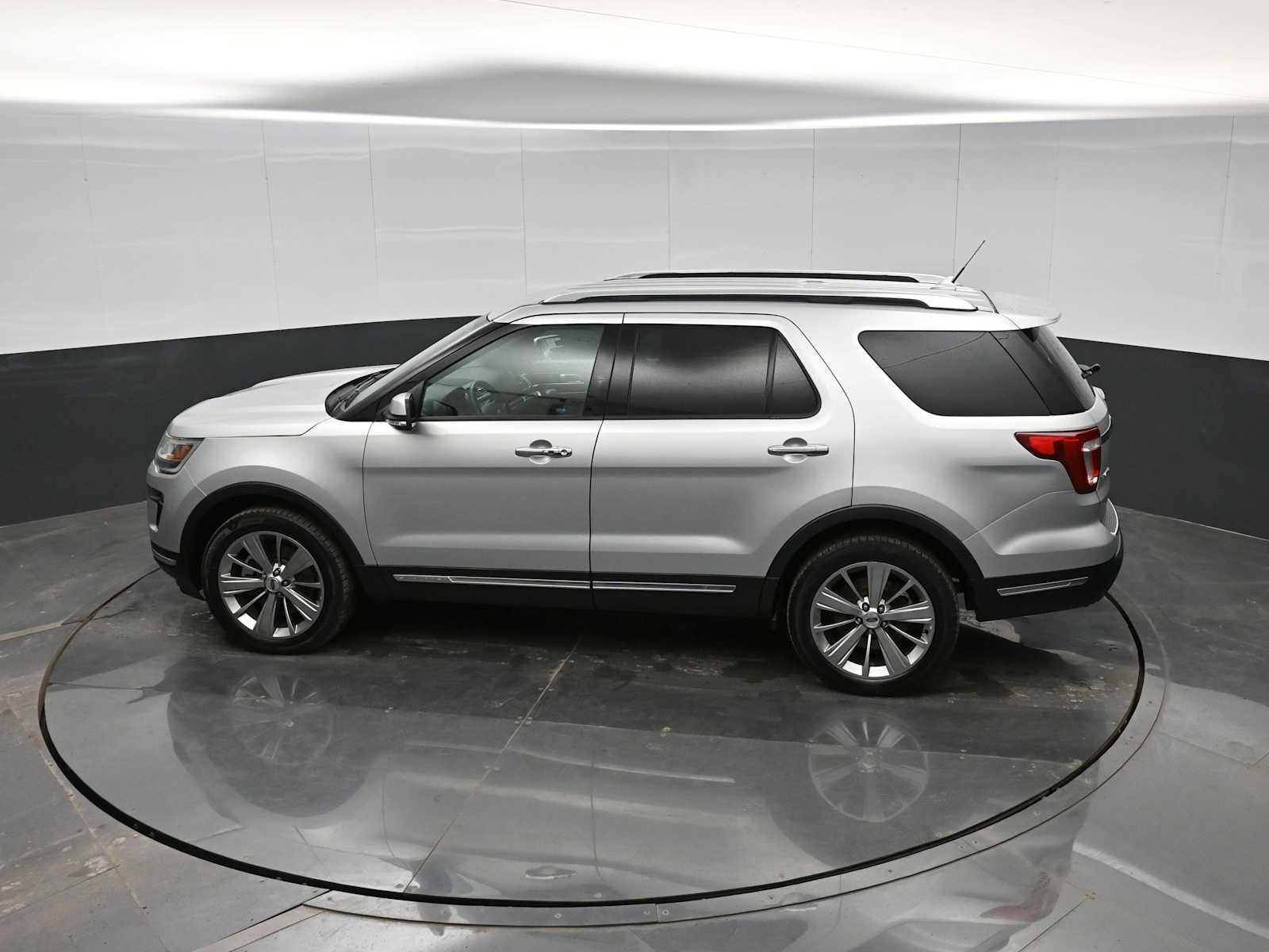 Used 2018 Ford Explorer Limited image 25