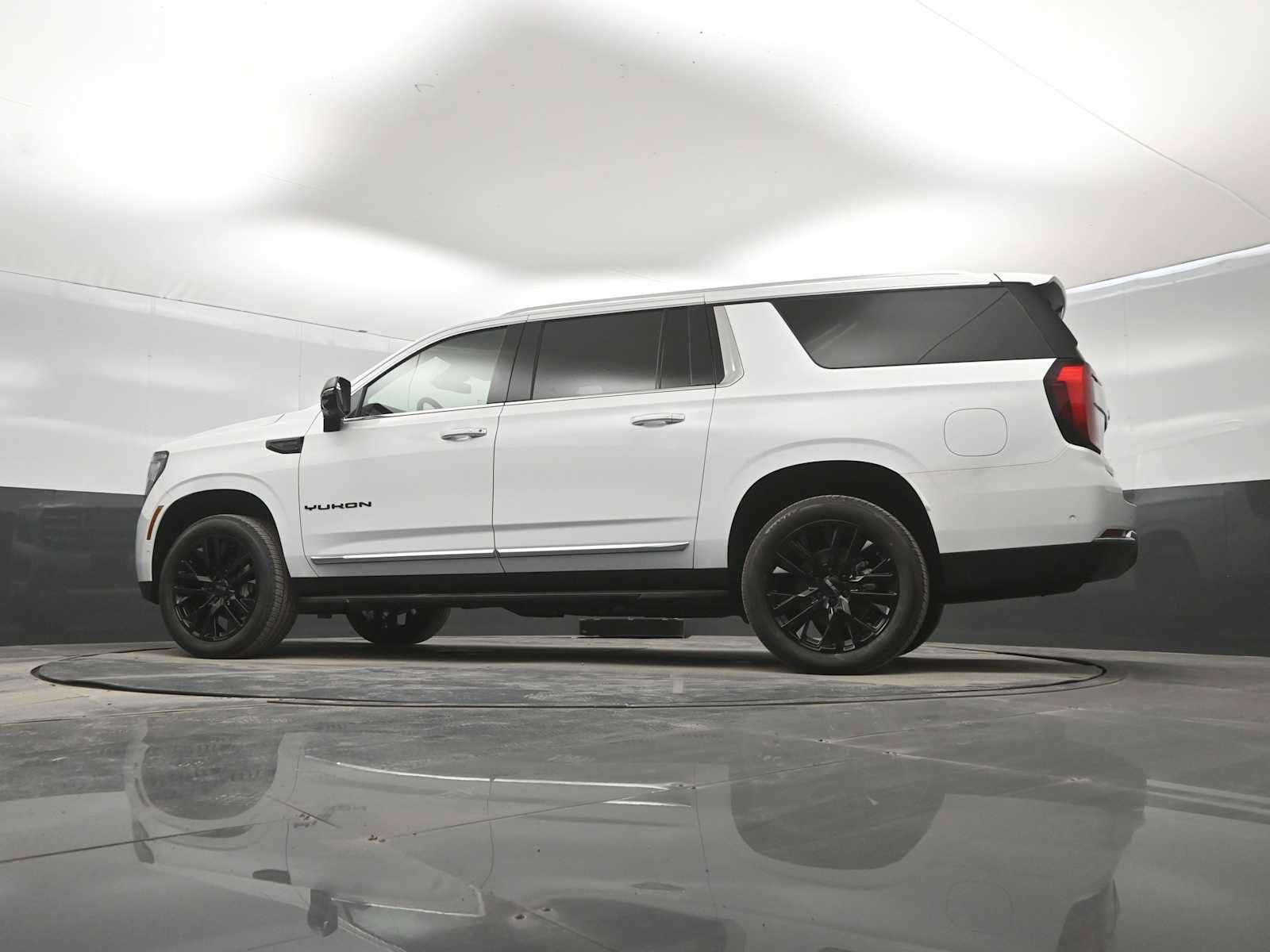 New 2026 GMC Yukon XL Elevation w/ LPO, Elevation Black Package AWD/4WD image 35