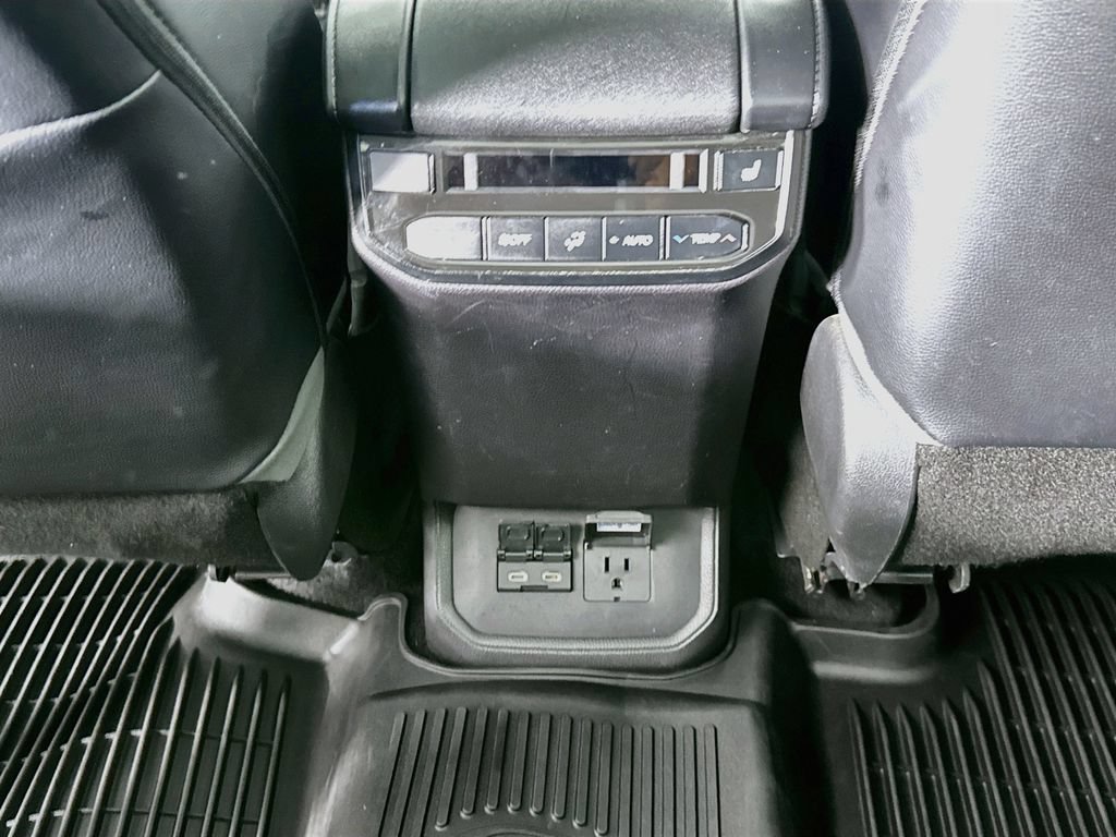 Used 2022 Toyota Highlander Platinum FWD image 22