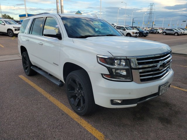 Used 2017 Chevrolet Tahoe LT w/ Luxury Package AWD/4WD image 3