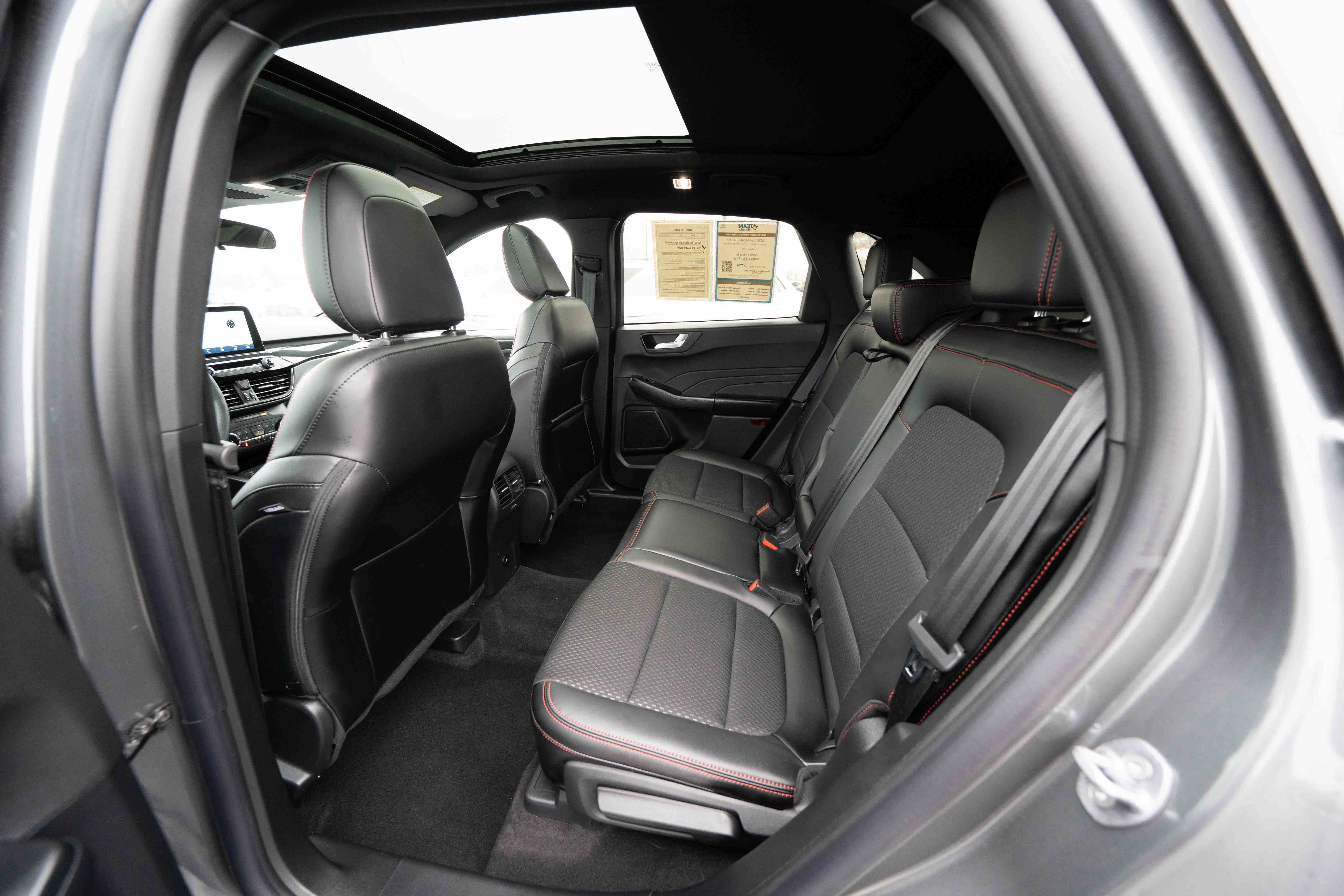 Used 2025 Ford Escape ST-Line w/ Cold Weather Package image 23