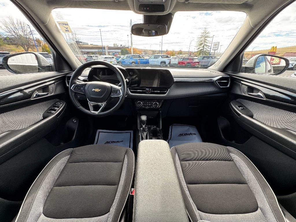 Used 2024 Chevrolet TrailBlazer LT w/ Convenience Package image 2