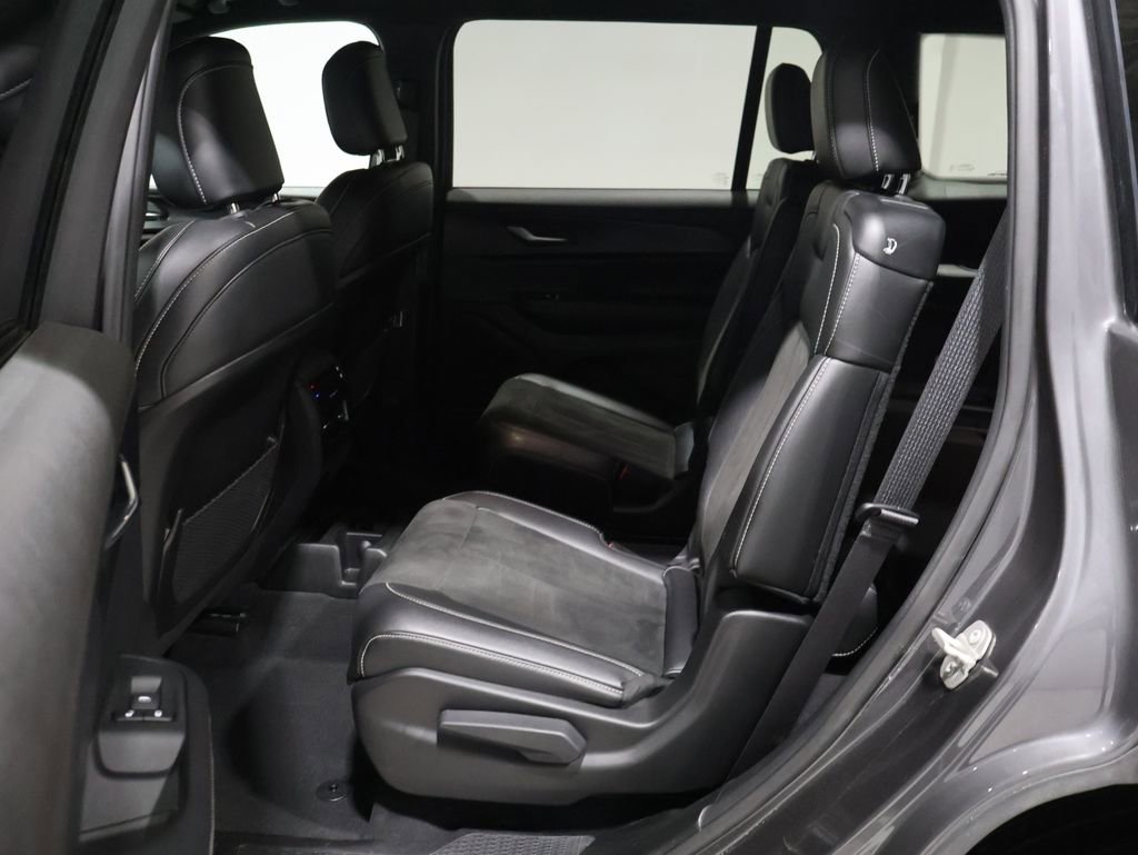 Used 2024 Jeep Grand Cherokee L Altitude image 17