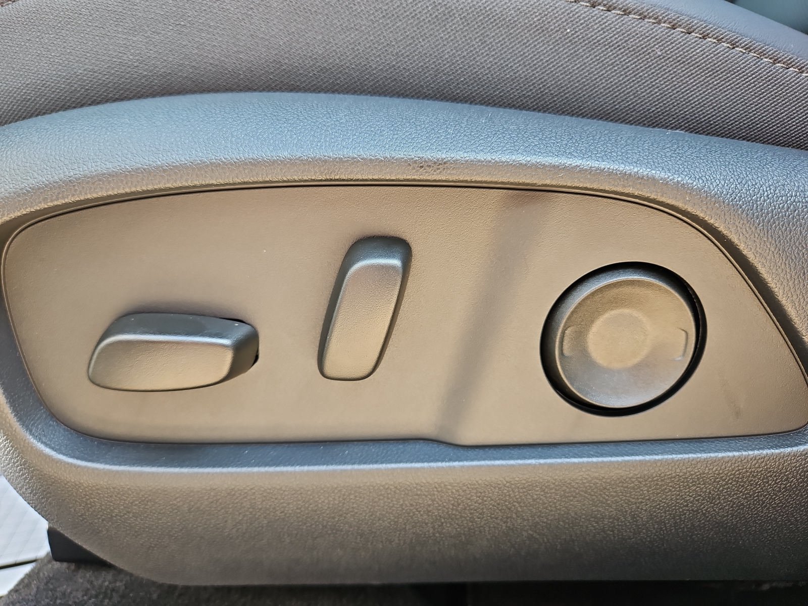 New 2027 GMC Terrain Elevation w/ Elevation Premium Package FWD image 8
