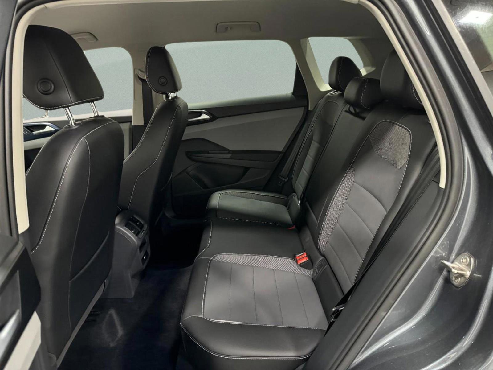 Used 2022 Volkswagen Taos SE image 10