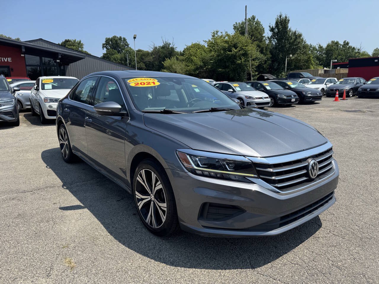 Used 2021 Volkswagen Passat 2.0T SE FWD image 3