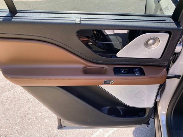 Certified 2023 Lincoln Aviator Reserve w/ Equipment Group 201A AWD/4WD image 11