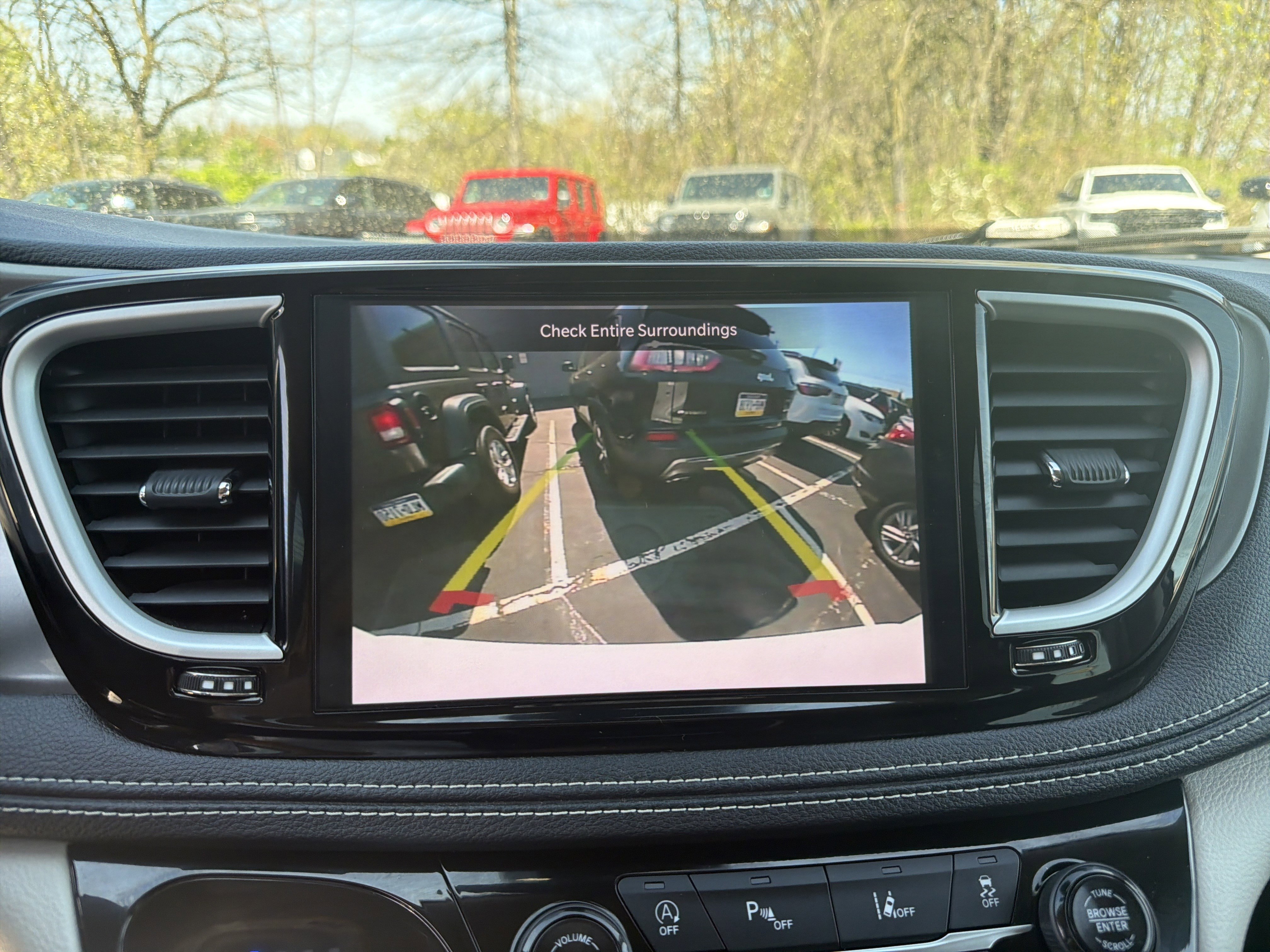 Used 2023 Chrysler Pacifica Touring-L image 29