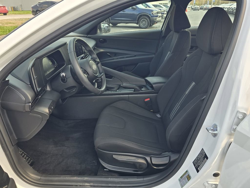 Used 2025 Hyundai Elantra Sport image 11