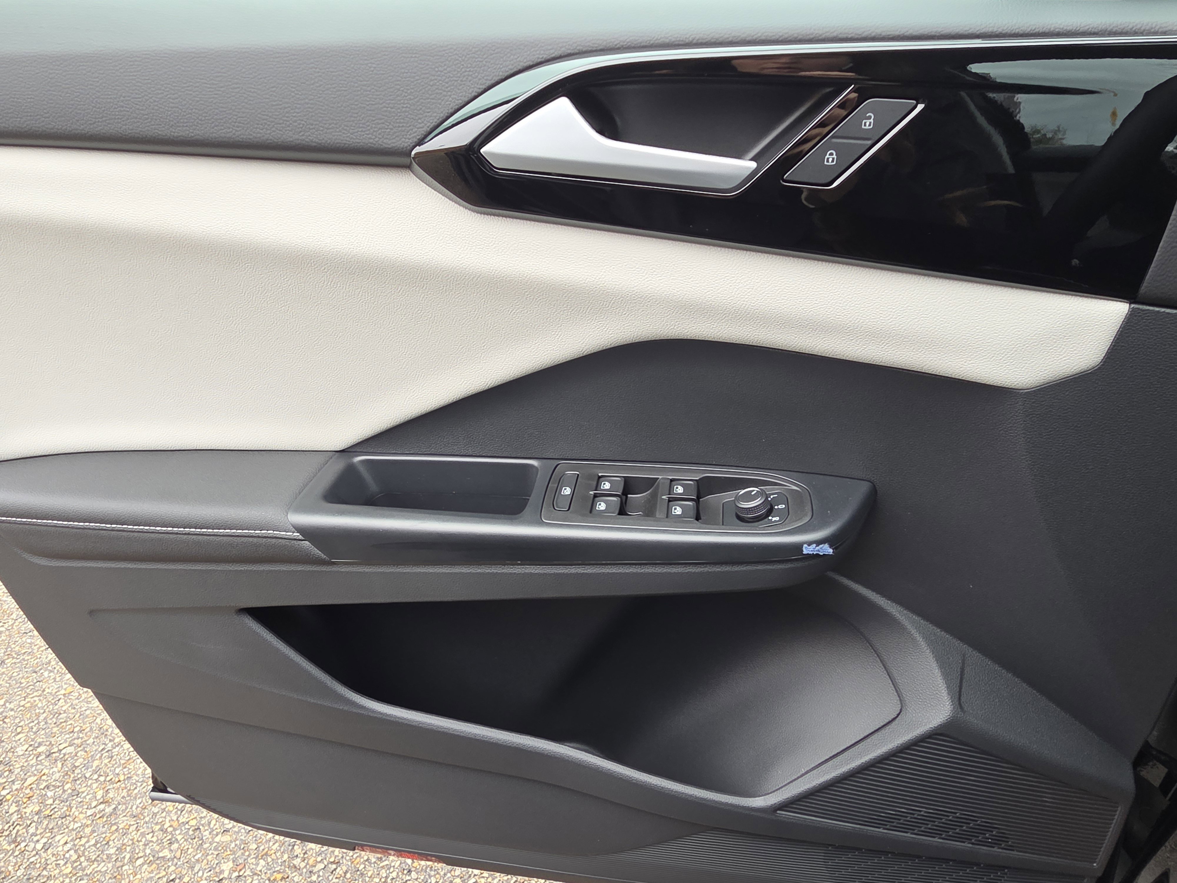 New 2026 Volkswagen Taos S image 5