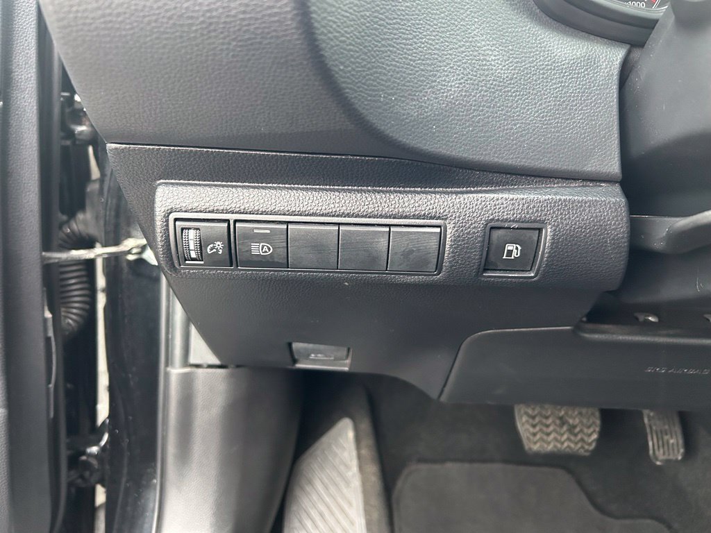 Used 2025 Toyota Corolla LE w/ Carpet Mat Package (TMS) FWD image 25