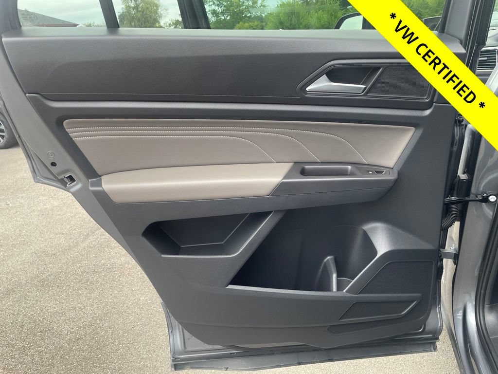 Certified 2022 Volkswagen Atlas Cross Sport SE w/ Panoramic Sunroof Package AWD/4WD image 19