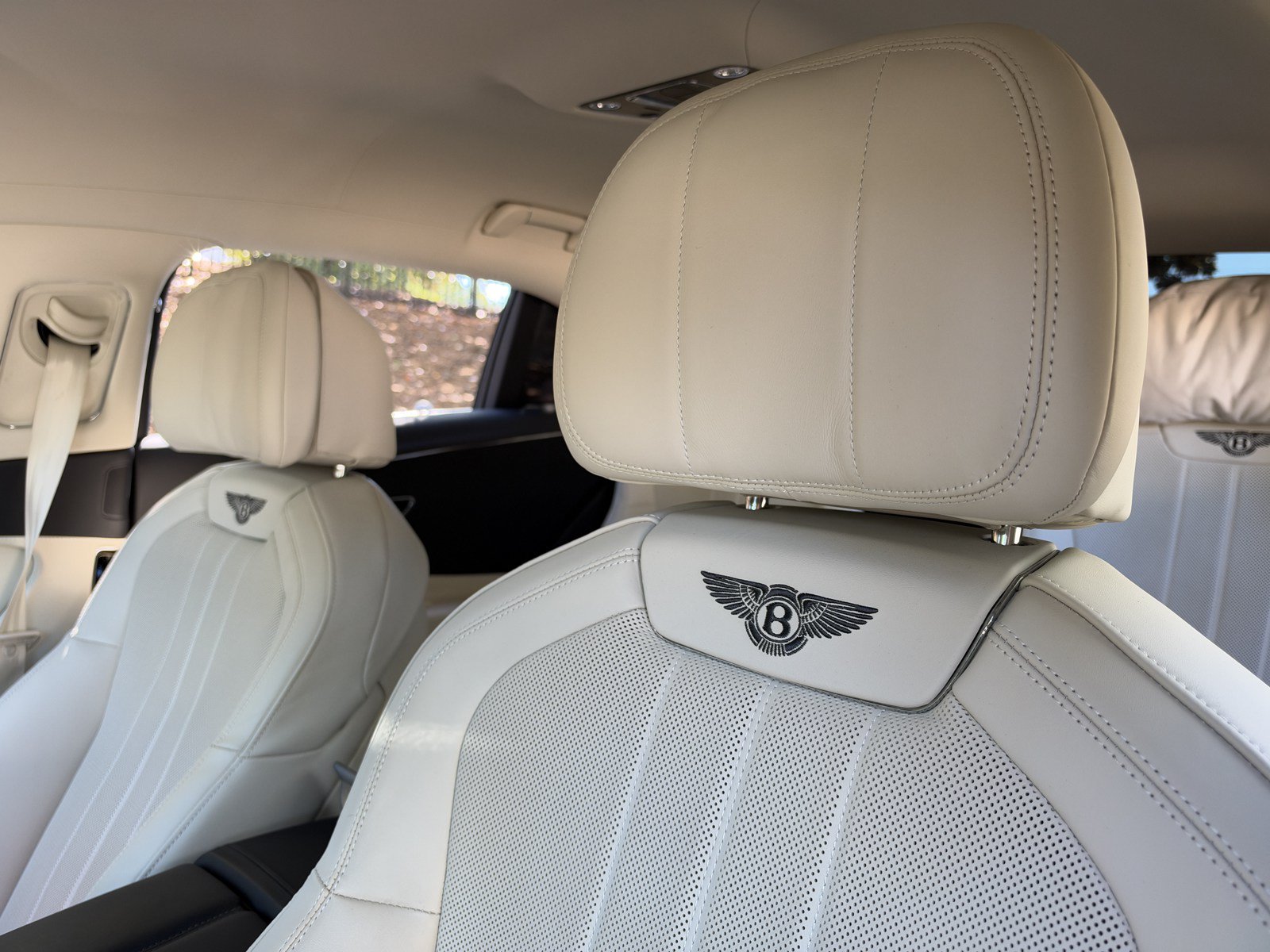 Certified 2023 Bentley Flying Spur V8 AWD/4WD image 31