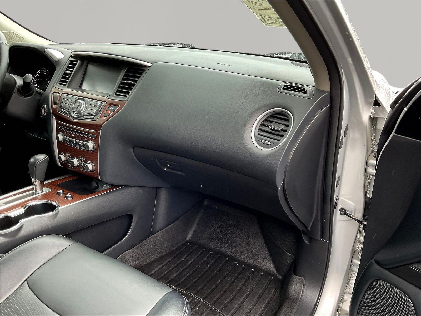 Used 2020 Nissan Pathfinder Platinum AWD/4WD image 26