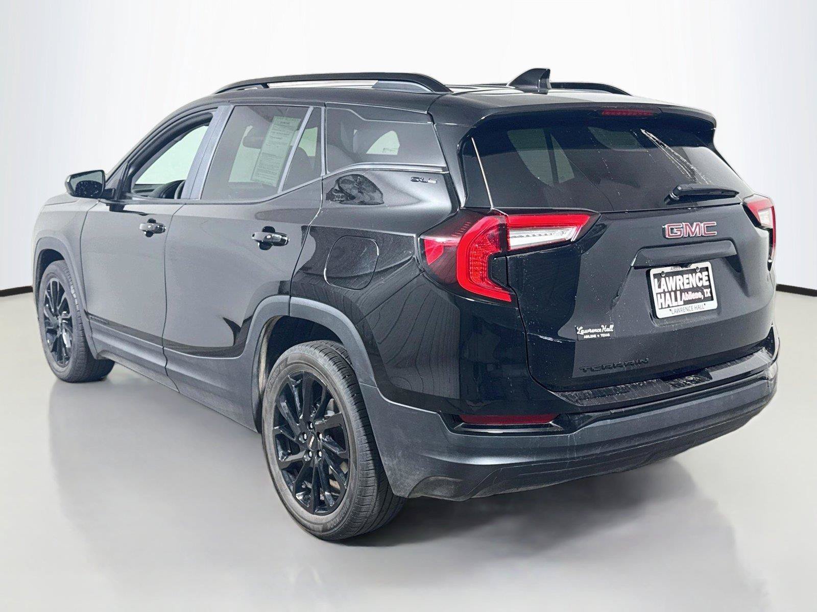 Used 2024 GMC Terrain SLE w/ Driver Convenience Package FWD image 6