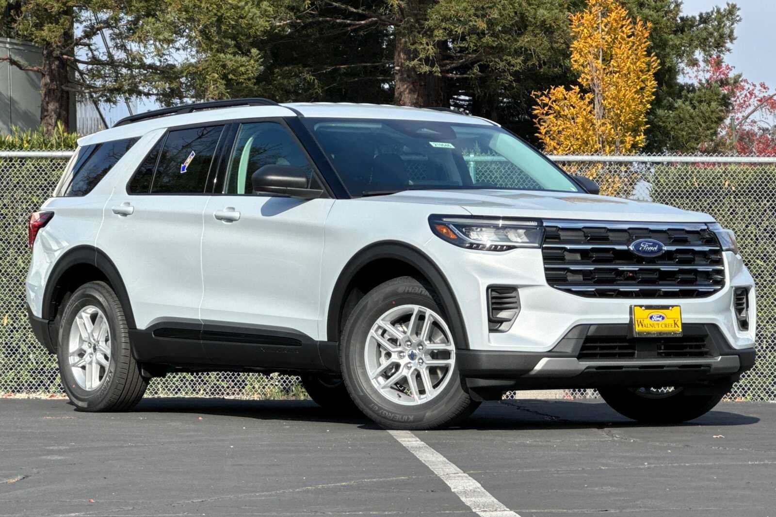New 2026 Ford Explorer Active AWD/4WD image 2