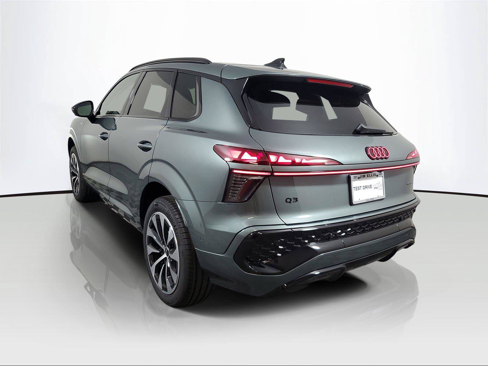 New 2026 Audi Q3 quattro 2.0T AWD/4WD image 4
