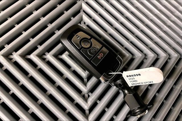 Used 2025 Ford Bronco Sport Badlands image 12